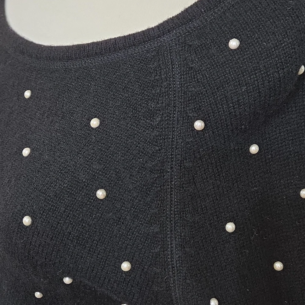 INCASHMERE SOFT BLACK SWEATER WITH FAUX PEARL EMBELLISHMENTS SMALL